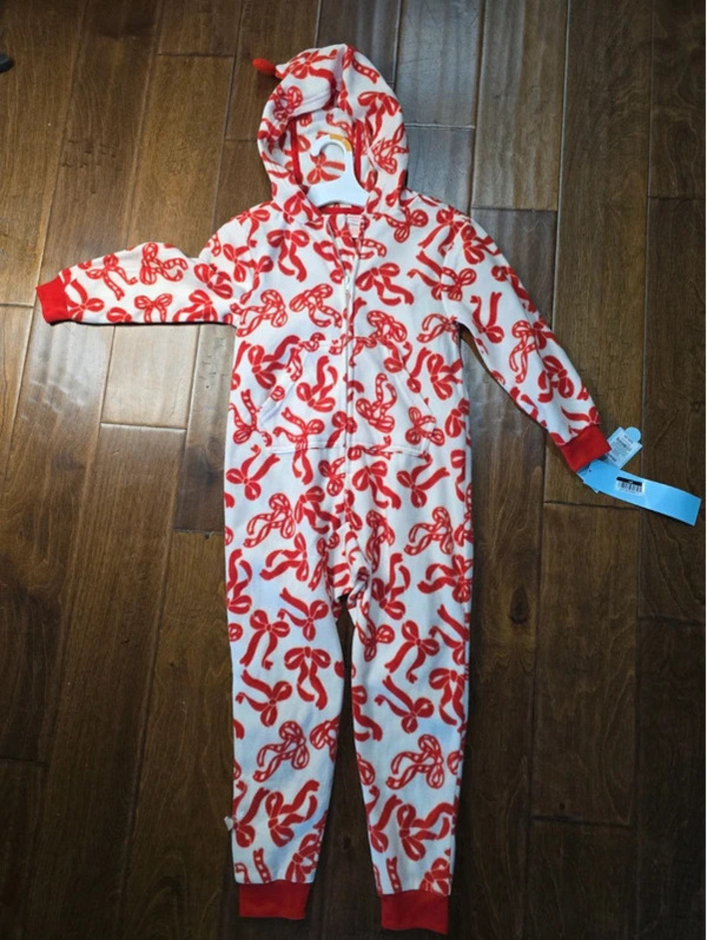 4/5 brand new christmas pajamas from target item 696G3